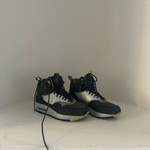 Nike Air Max Sneakers, Size 7.5, Pre-Loved in Excellent Condition